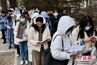 制霸内线！克拉克斯顿7中5拿下10分3板 防守端送出4记大帽